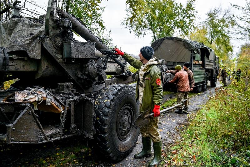 украинские военные с западным оружием