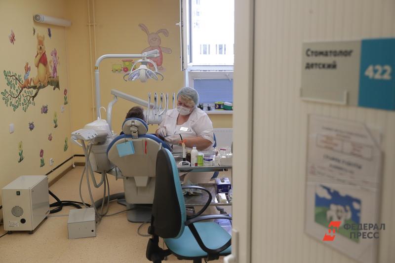 Тоболяки часами стоят в очереди за талонами в стоматологию: почему возникли очереди
