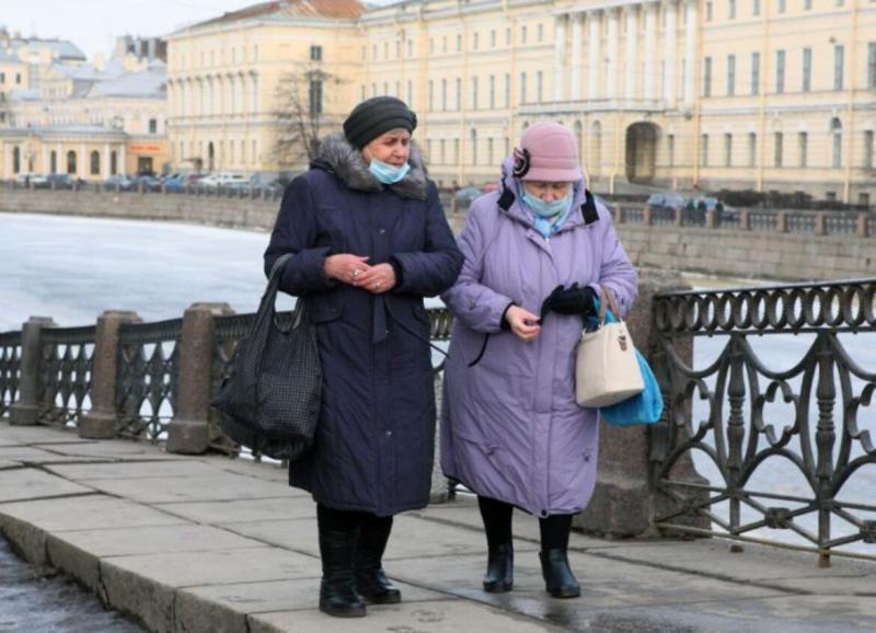 Пожилые женщины на прогулке