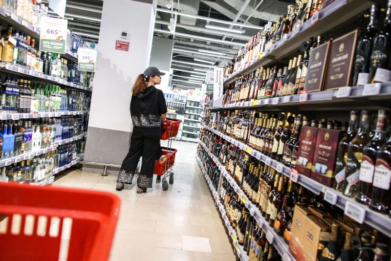 Дефицита импортного алкоголя в России не будет, заявили в Минпромторге
