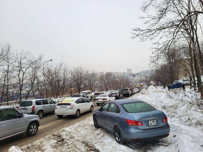 Во Владивостоке снова 9-бальные пробки