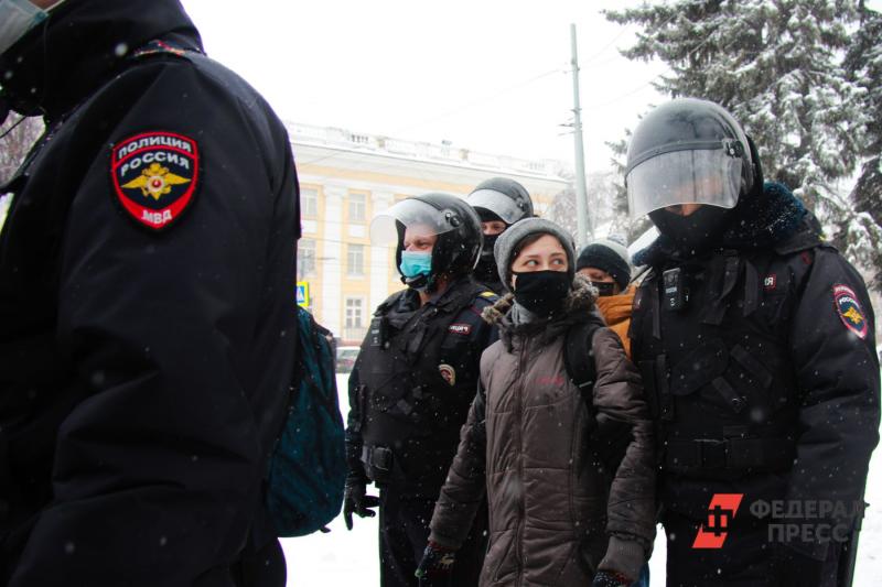 Полиция и девушка