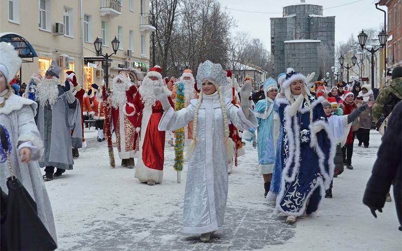 Шествие Снегурочек и Дедов Морозов