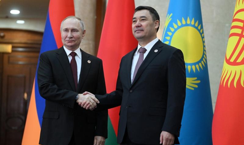Президенты России и Киргизии Владимир Путин и Садыр Жапаров