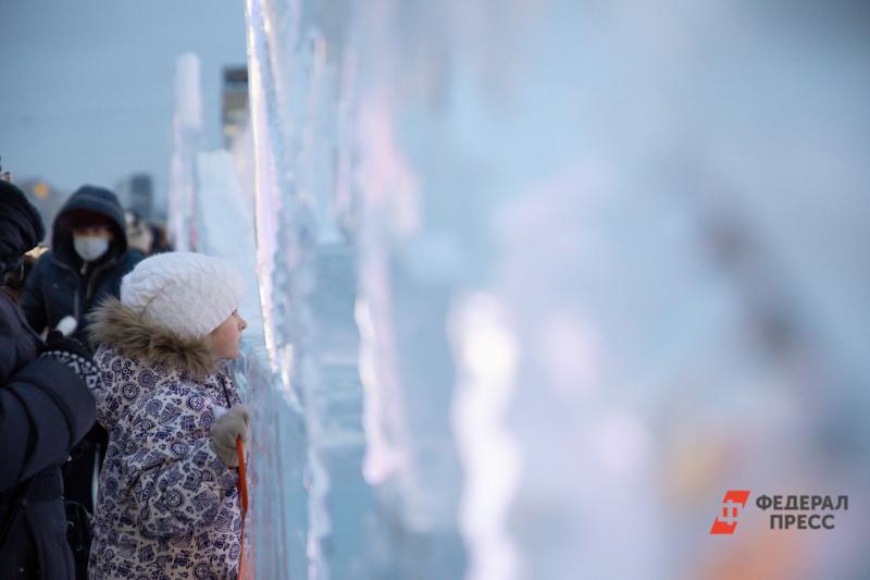 В Тобольске оттепель обезобразила снежные фигуры, построенные горожанами