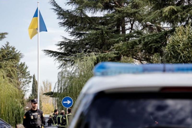 Полиция и украинское посольство