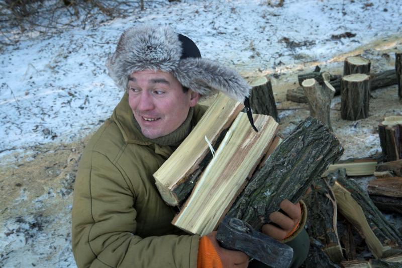 В большинстве регионов СФО вязанку дров объемом в кубический метр можно купить дешевле 2 тысяч рублей