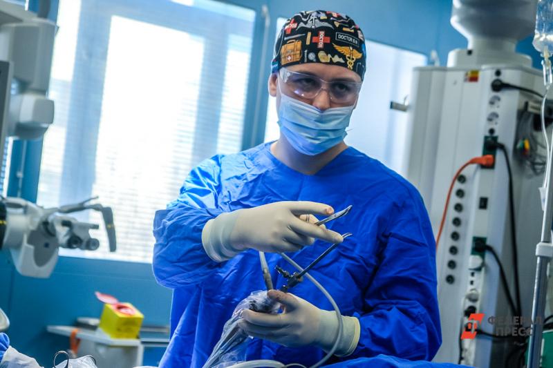 В Мегионе обмороженный пациент напал на хирурга с ножницами