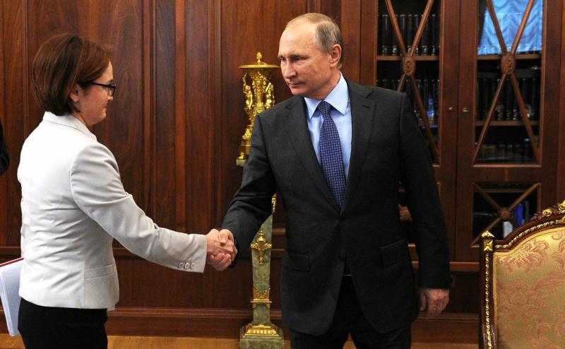 Глава ЦБ Эльвира Набиуллина (слева) и президент России Владимир Путин (справа)