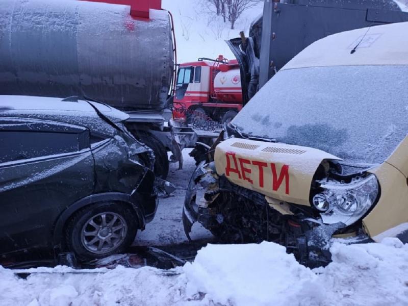 В ДТП травмы получили восемь детей