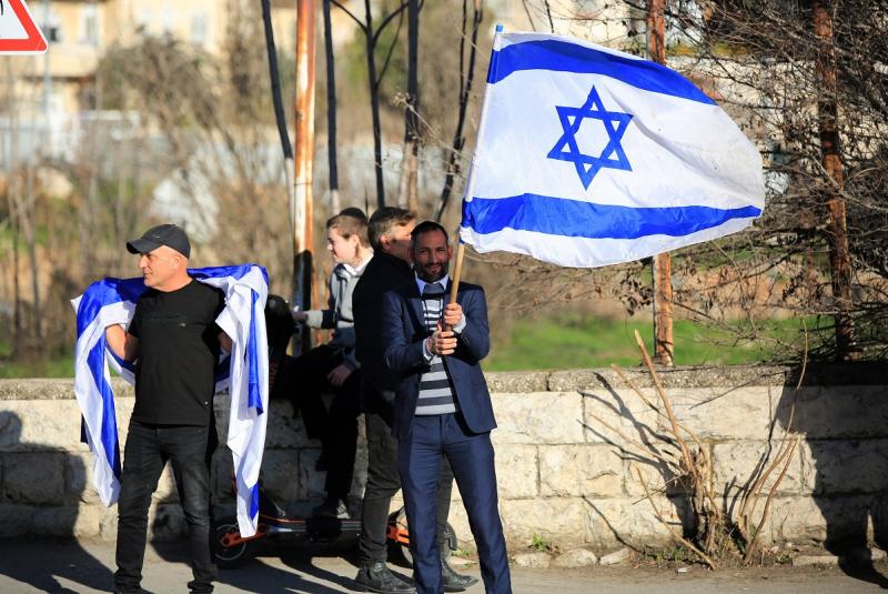 протестующие с флагом израиля