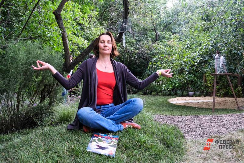Блогеры пропагандировали йогу, сыроедение и медитации
