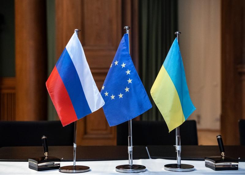 флаги россии, евросоюза, украины