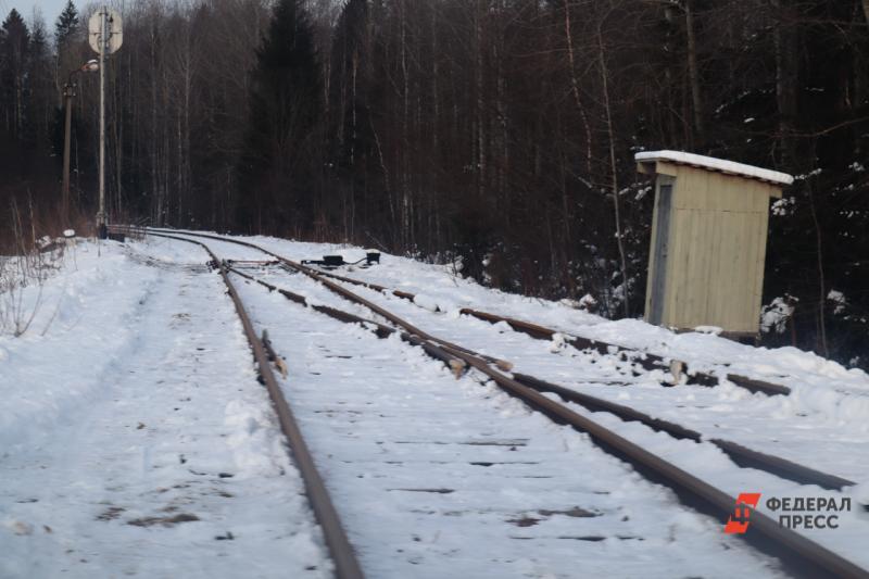 В Свердловской области на железнодорожном перегоне грузовой поезд сбил человека