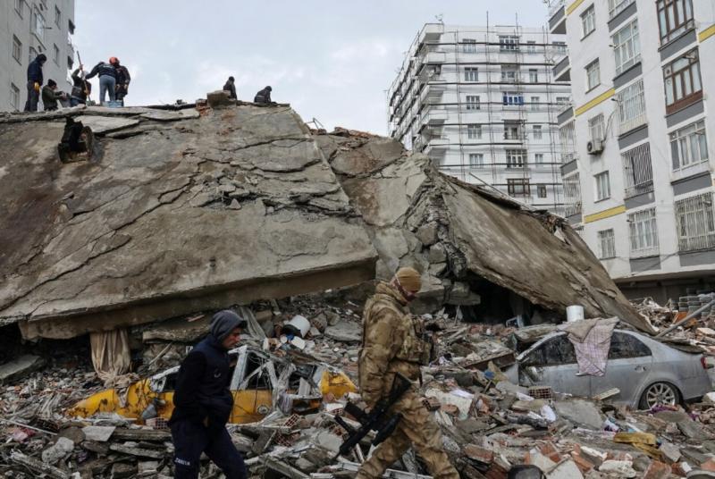 Турция, разбор завалов после землетрясения