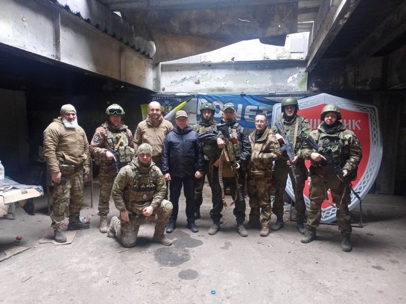 Кириенко с бойцами