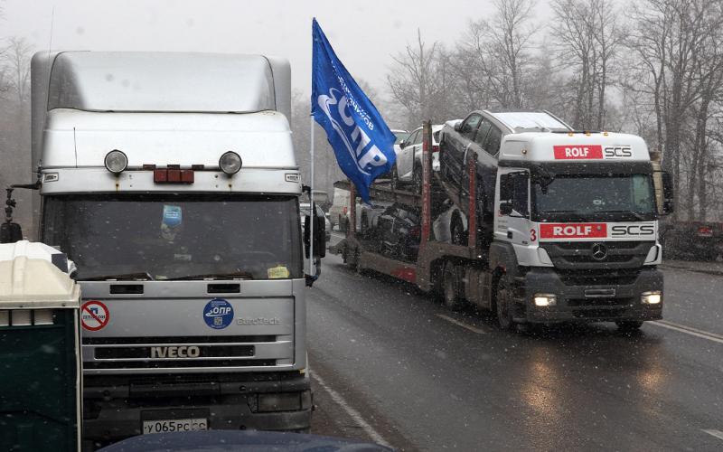 Снег парализовал движение в Ростовской области