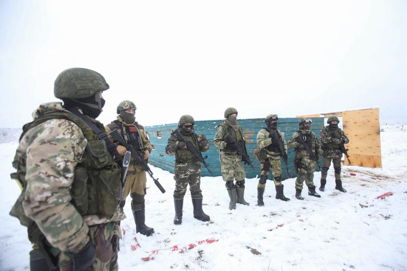 В Госдуме предложили создать защитный контур у границ России