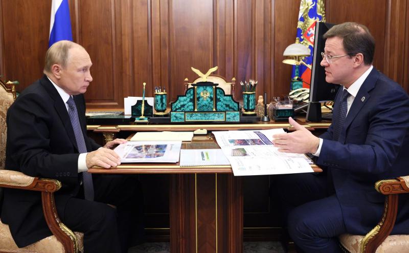 Дмитрий Азаров доложил Владимиру Путину о ситуации в регионе
