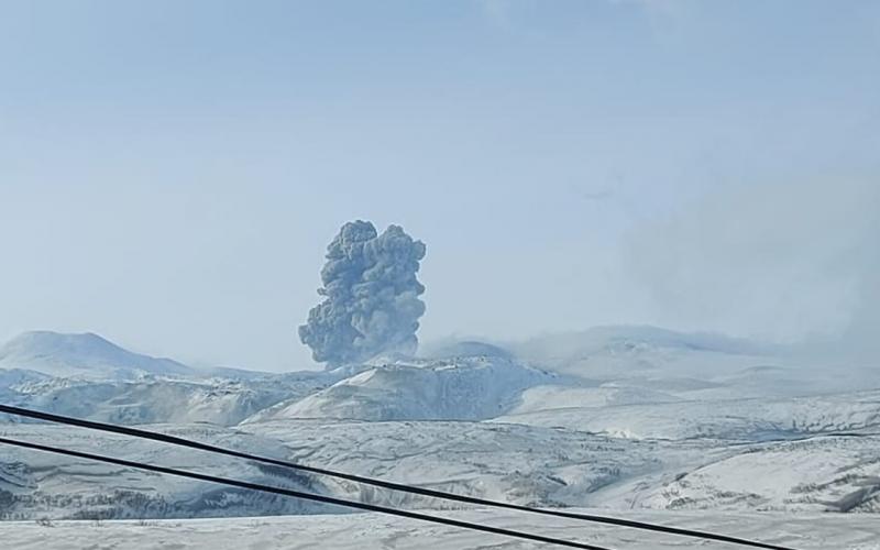 вулкан Эбеко
