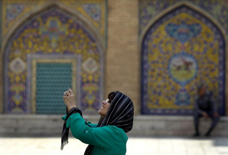 Туристка в Иране
