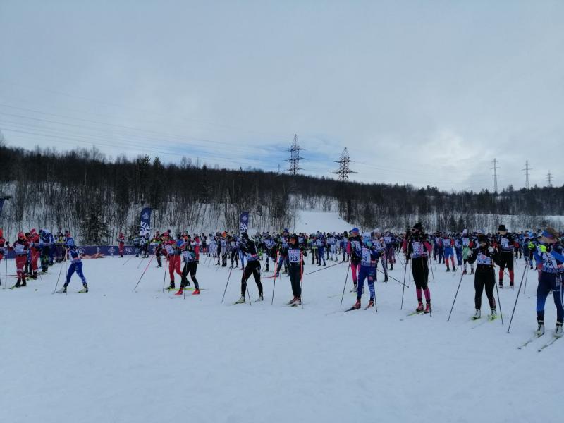 В Мурманске дали старт лыжному марафону