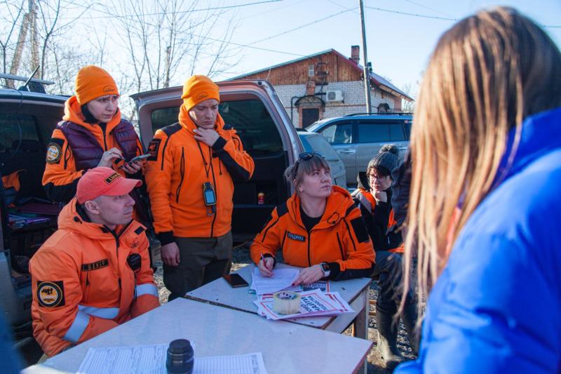 На пике к поискам было привлечено 140 волонтеров