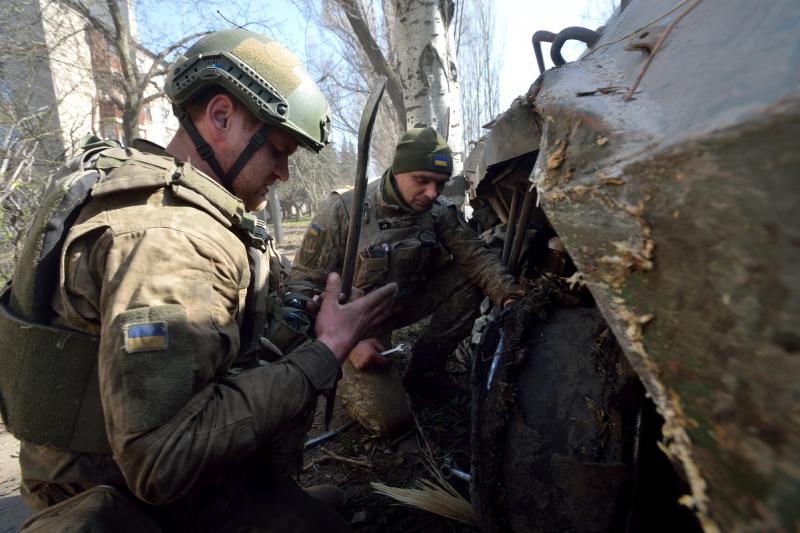 украинские военные в бахмуте