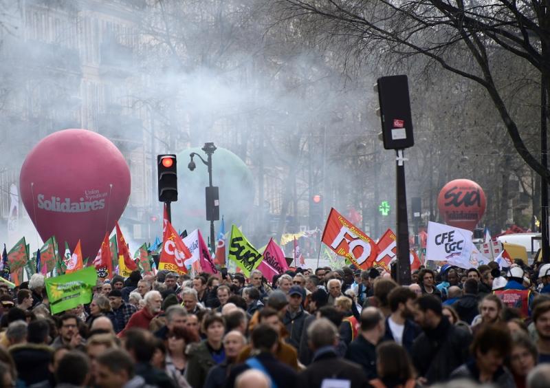протесты в париже