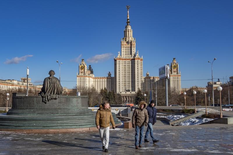 Мгу после 9 класса москва. Философский Факультет МГУ. Тепляков МГУ на лестнице.