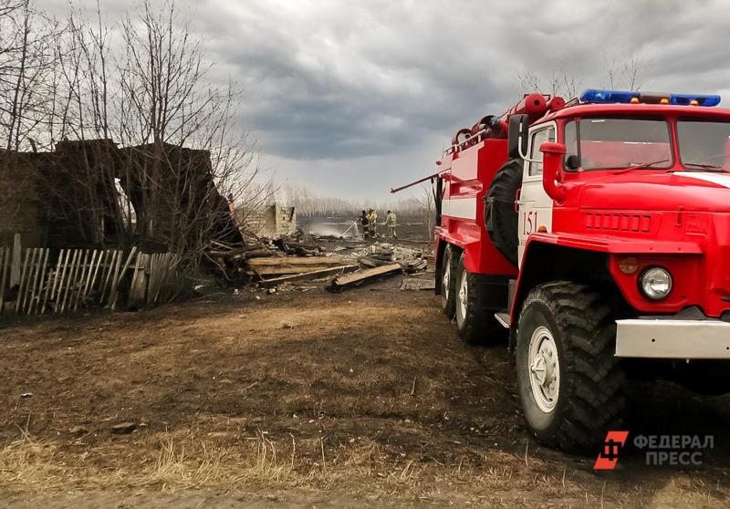 Пожар начался накануне днем