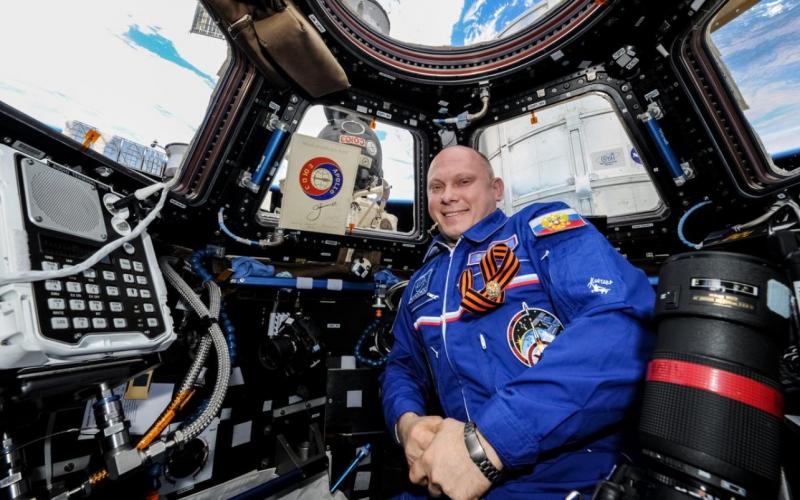 Летчик-космонавт, Герой России Олег Артемьев назвал ямальские консервы вкуснятиной