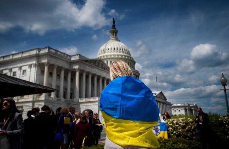 Белый дом, флаг Украины, США