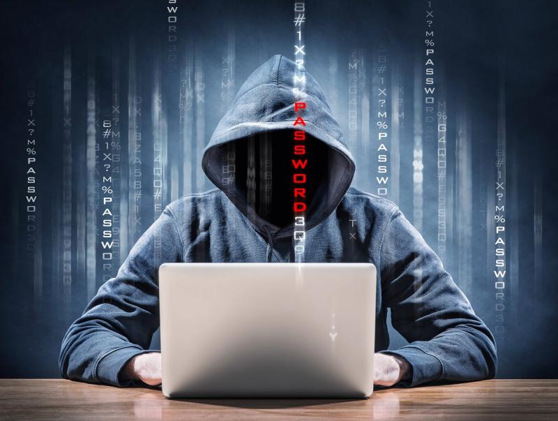 Хакер крадет персональные данные