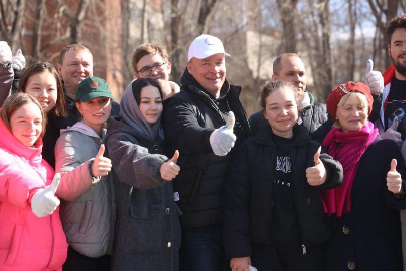 Мэр Алексей Орлов вместе с молодежью принял участие в космических акциях