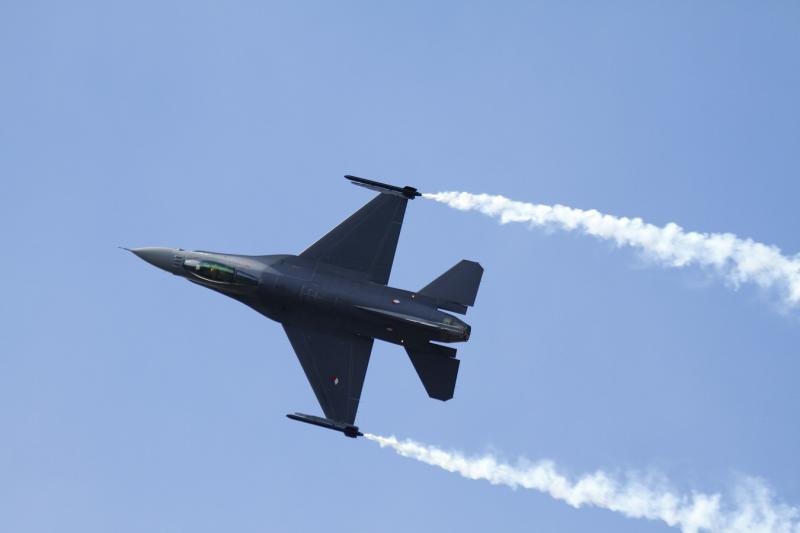 F-16