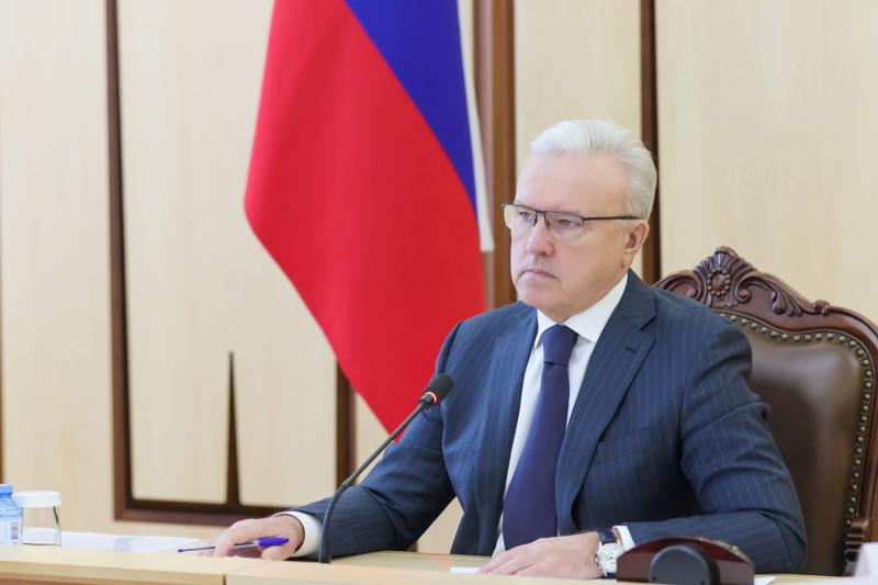 Первые сообщения о возможном переходе Усса в Совет Федерации появились в момент его отставки с поста губернатора