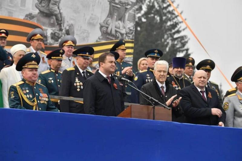 Старт мероприятию дал внос государственного флага России и копии Знамени Победы