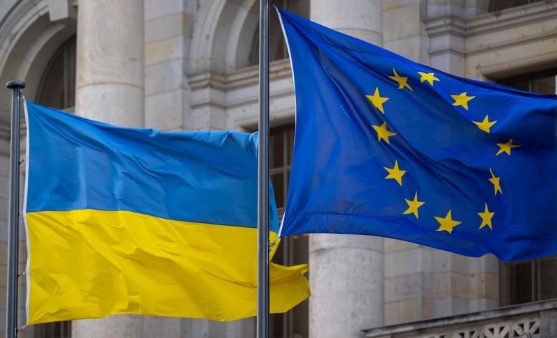 флаги украины и ес