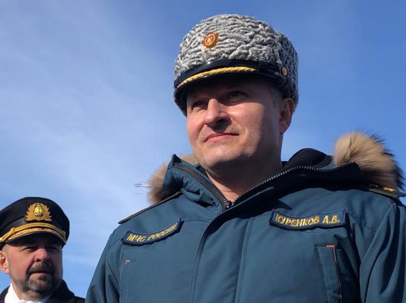 Глава МЧС России Александр Куренков прилетел к курганским погорельцам