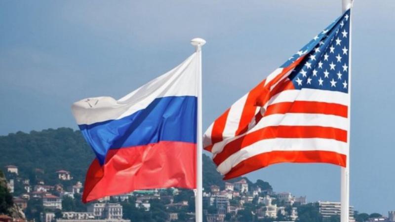 Флаг России и флаг США