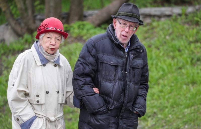 Пенсионеры, пожилые люди
