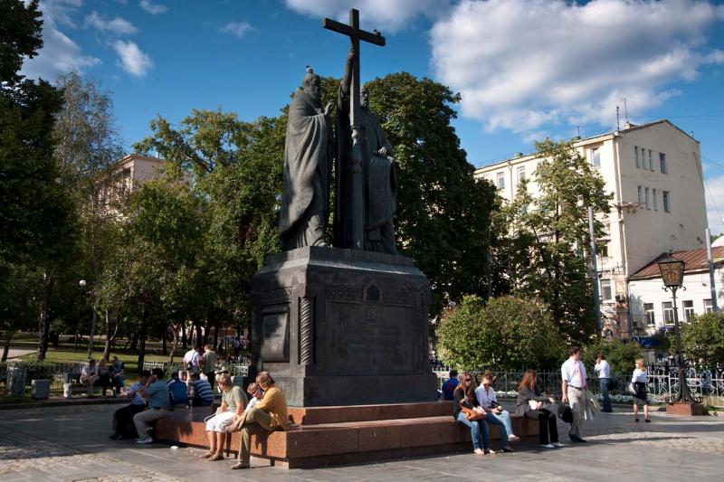памятник Кириллу и Мефодию в Москве