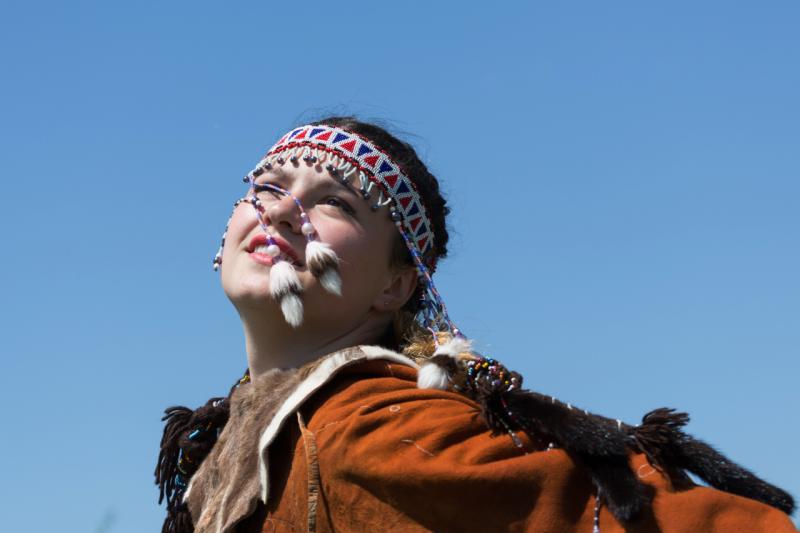 Девушка в традиционном костюме