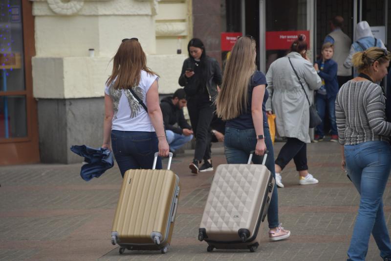 Девушки с чемоданами