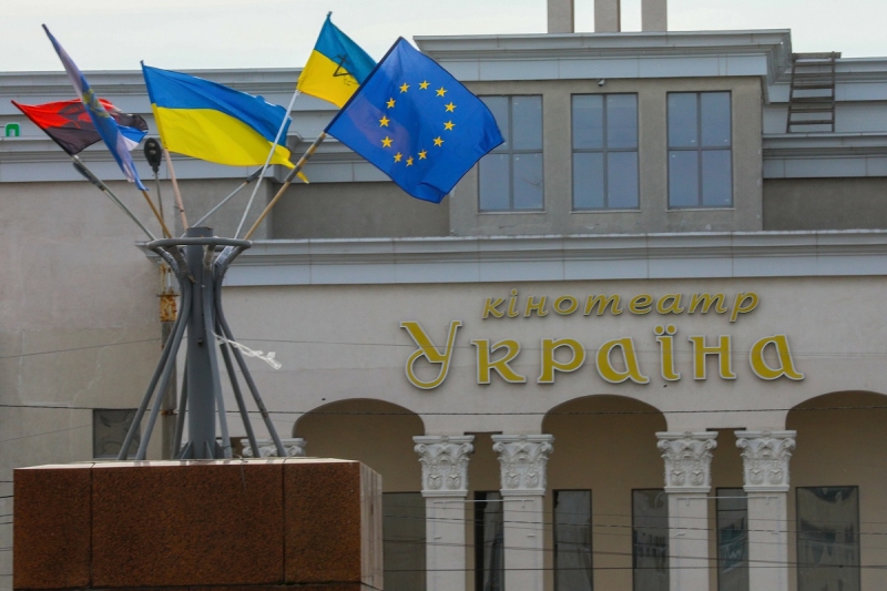 флаги ес и украины