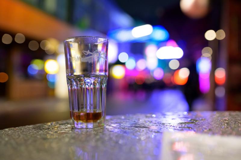 стакан с алкоголем