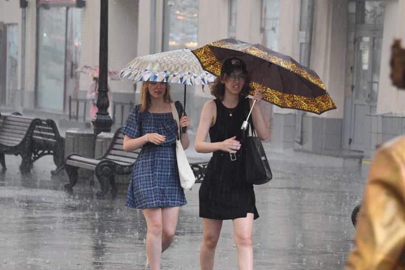 женщины, дождь