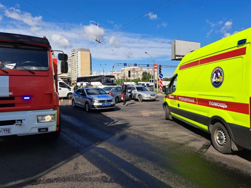 В Санкт-Петербурге на дороге столкнулись 12 автомобилей
