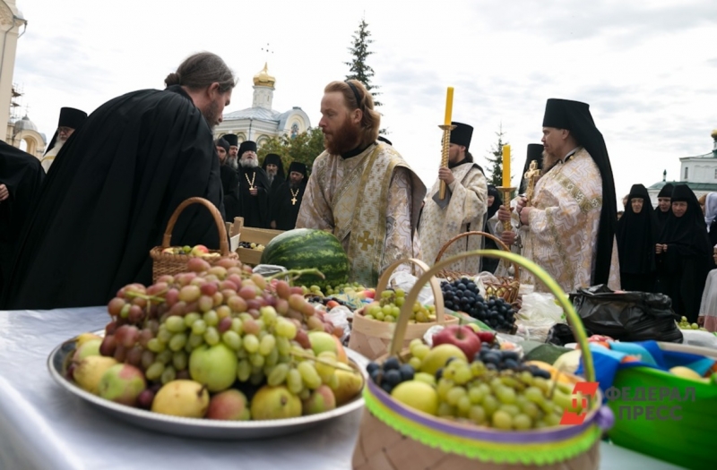 В августе празднуется Яблочный Спас, когда вспоминают евангельские события на горе Фавор